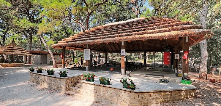 Pine Beach Pakostane
