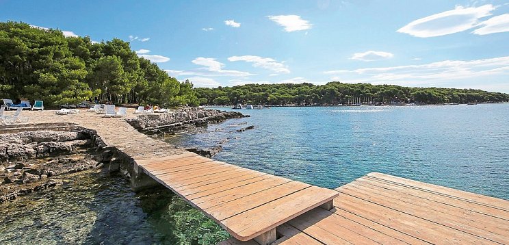Pine Beach Pakostane