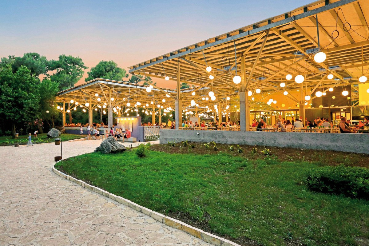 Pine Beach Pakostane