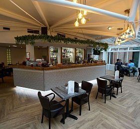 Pendulum Hotel
