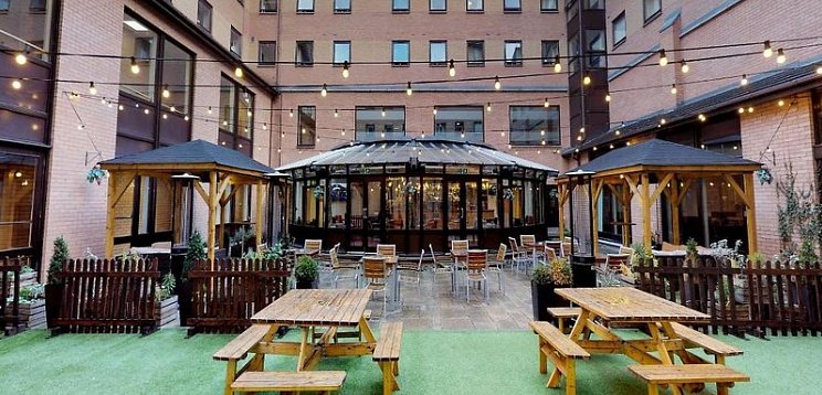 Pendulum Hotel