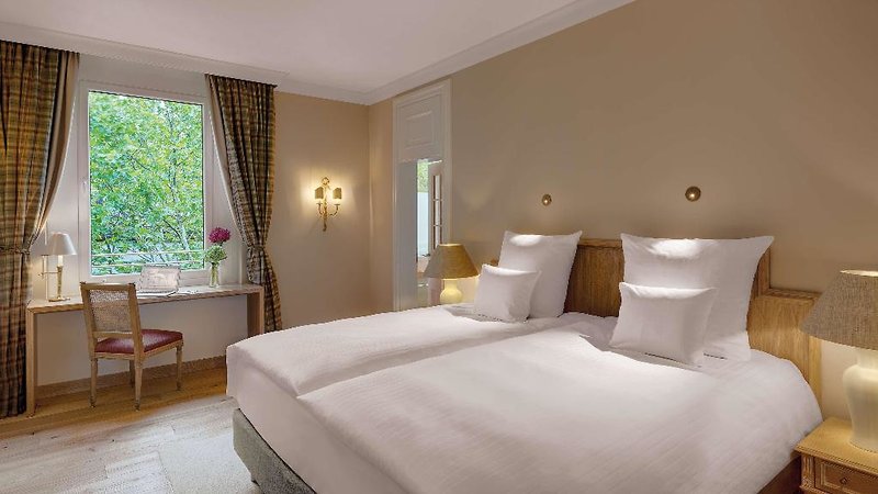 Hotel Excelsior by Geisel