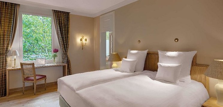 Hotel Excelsior by Geisel