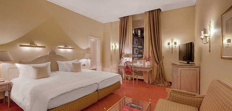 Hotel Excelsior by Geisel