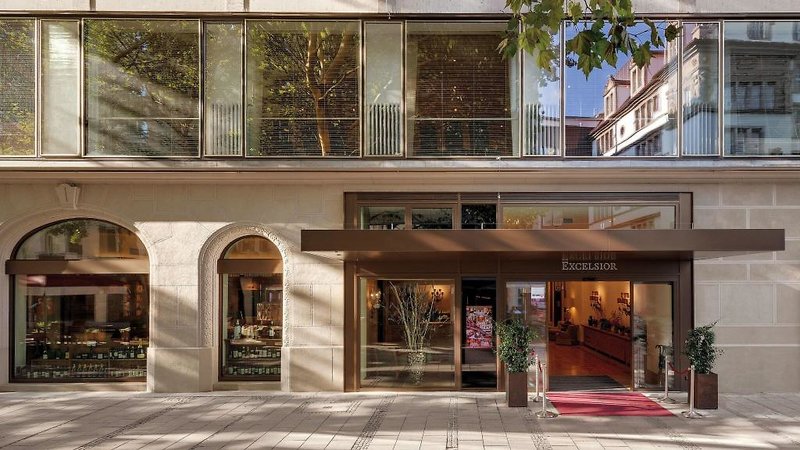 Hotel Excelsior by Geisel