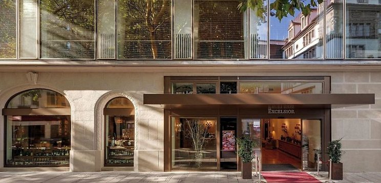 Hotel Excelsior by Geisel
