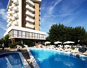 Alexandra Plaza Hotel