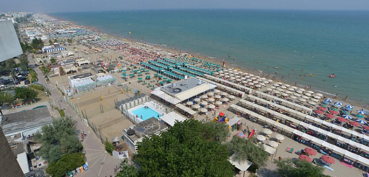 Alexandra Plaza Hotel