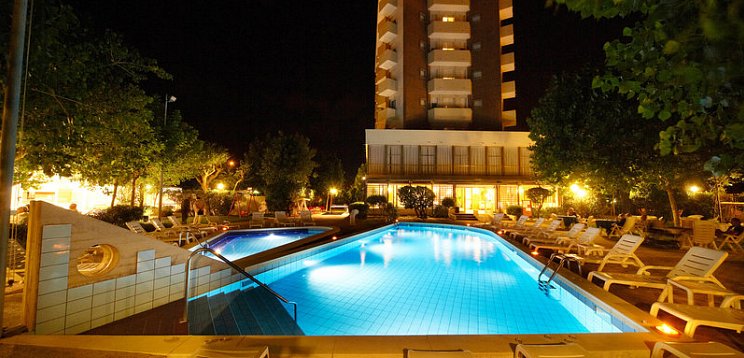 Alexandra Plaza Hotel