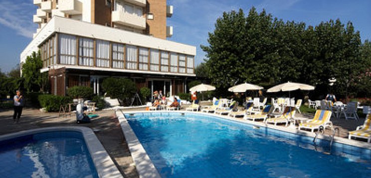 Alexandra Plaza Hotel