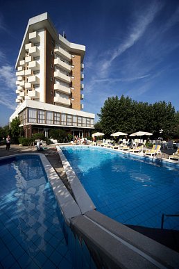 Alexandra Plaza Hotel