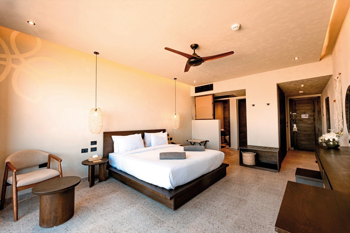 Sentido Naga Bay