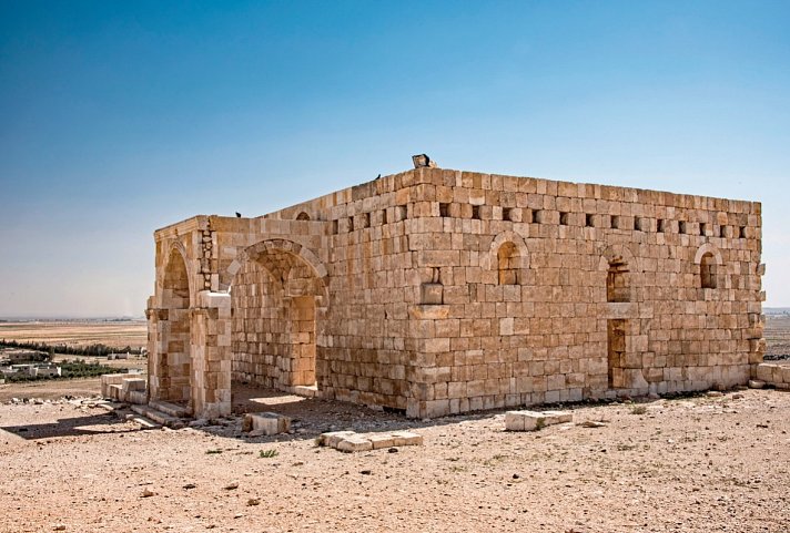 Jordanien: Mosaike, Felsenstätte und heilendes Wasser