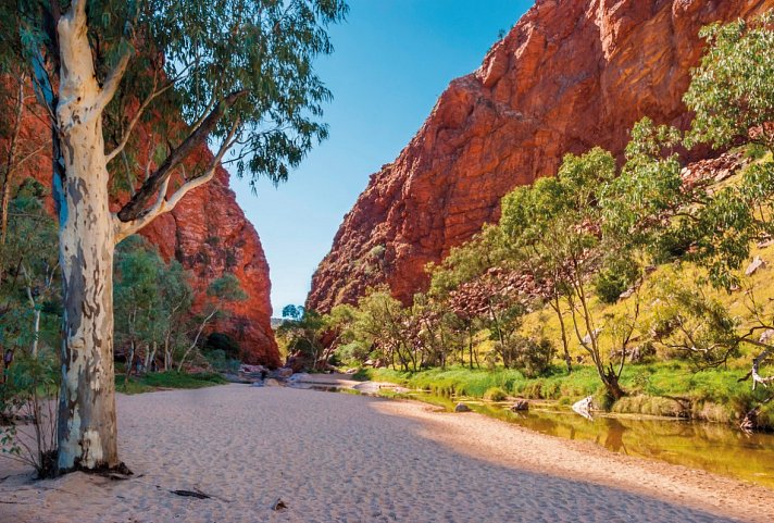 Outback Contrasts