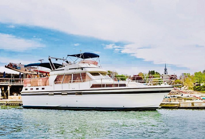 Mazu & Nebi Boat Hotel