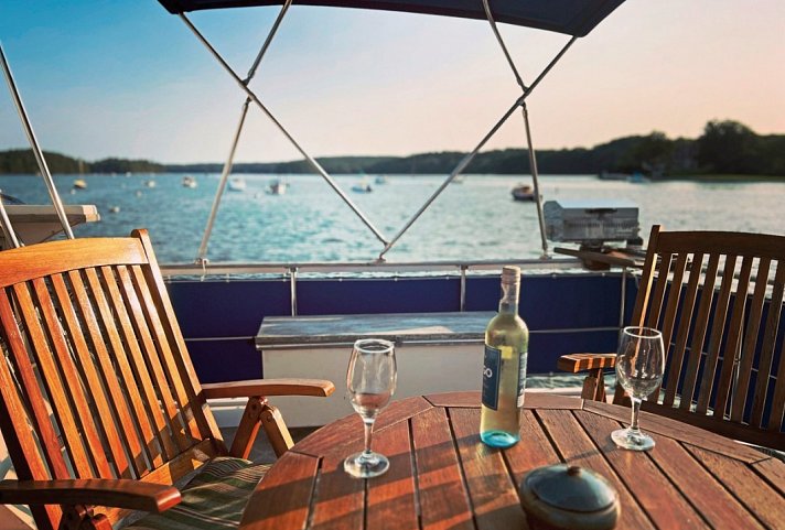 Mazu & Nebi Boat Hotel