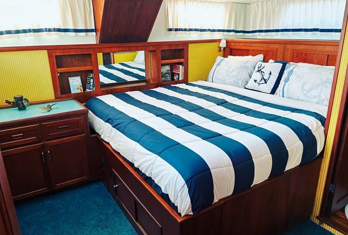 Mazu & Nebi Boat Hotel