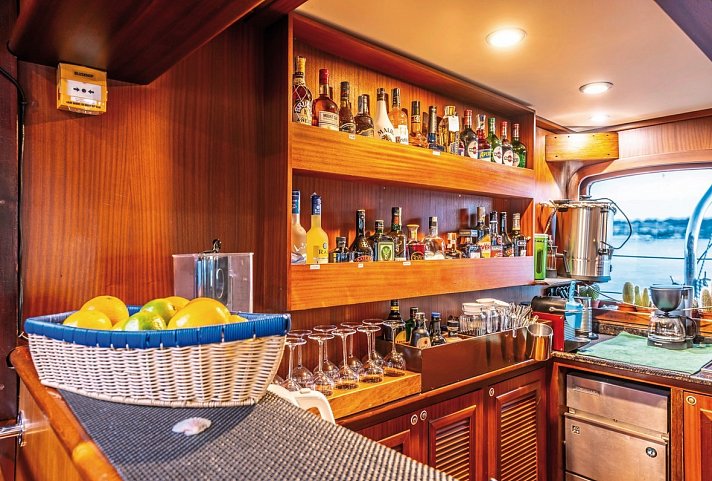 CHRONOS - Traumsegeln in die Tobago Cays