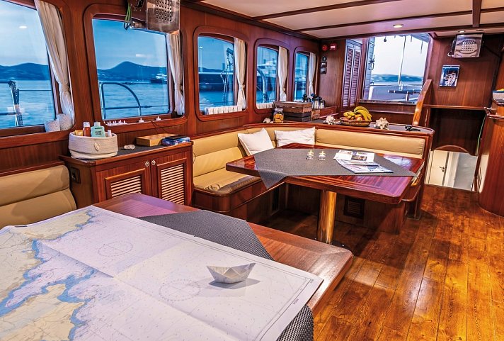 CHRONOS - Traumsegeln in die Tobago Cays