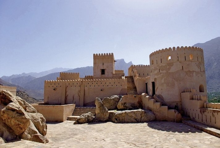 Kontrastreicher Oman mit Chauffeur