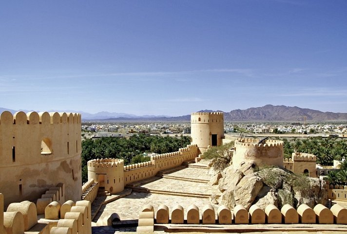 Kontrastreicher Oman mit Chauffeur