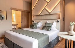 Wohnbeispiel Familienzimmer mit Verbindungstür (Zimmercodierungen FV1 & FVB)