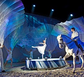 Show CAVALLUNA Die Farben des Lebens Hamburg