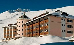 Außenansicht Hotel Winter