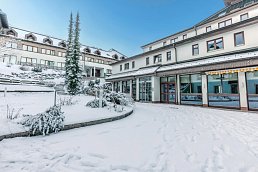 Außenansicht Hotel Winter