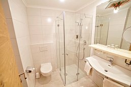 Beispiel Bad Doppelzimmer Superior Nebengebäude (Zimmercodierung DS1)