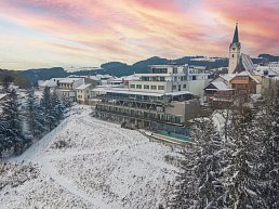 Außenansicht Hotel Winter