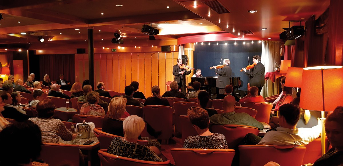 MS Primadonna – Weihnachtszauber mit Swing