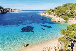 Mittelmeerinseln mit Sonnenfinsternis mit AIDAstella