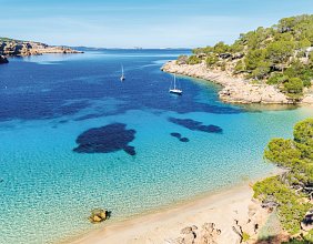 Mittelmeerinseln mit Sonnenfinsternis mit AIDAstella