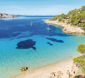 Mittelmeerinseln mit Sonnenfinsternis mit AIDAstella
