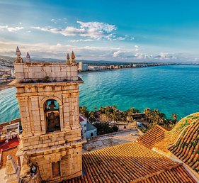 Mittelmeerinseln mit Sonnenfinsternis mit AIDAstella