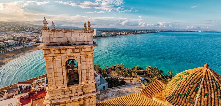 Mittelmeerinseln mit Sonnenfinsternis mit AIDAstella