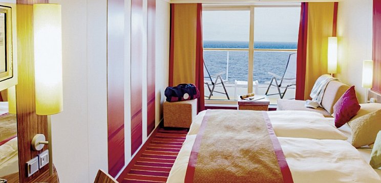 Mittelmeerinseln mit Sonnenfinsternis mit AIDAstella