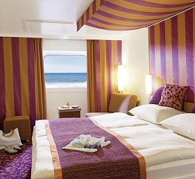 Mittelmeerinseln mit Sonnenfinsternis mit AIDAstella