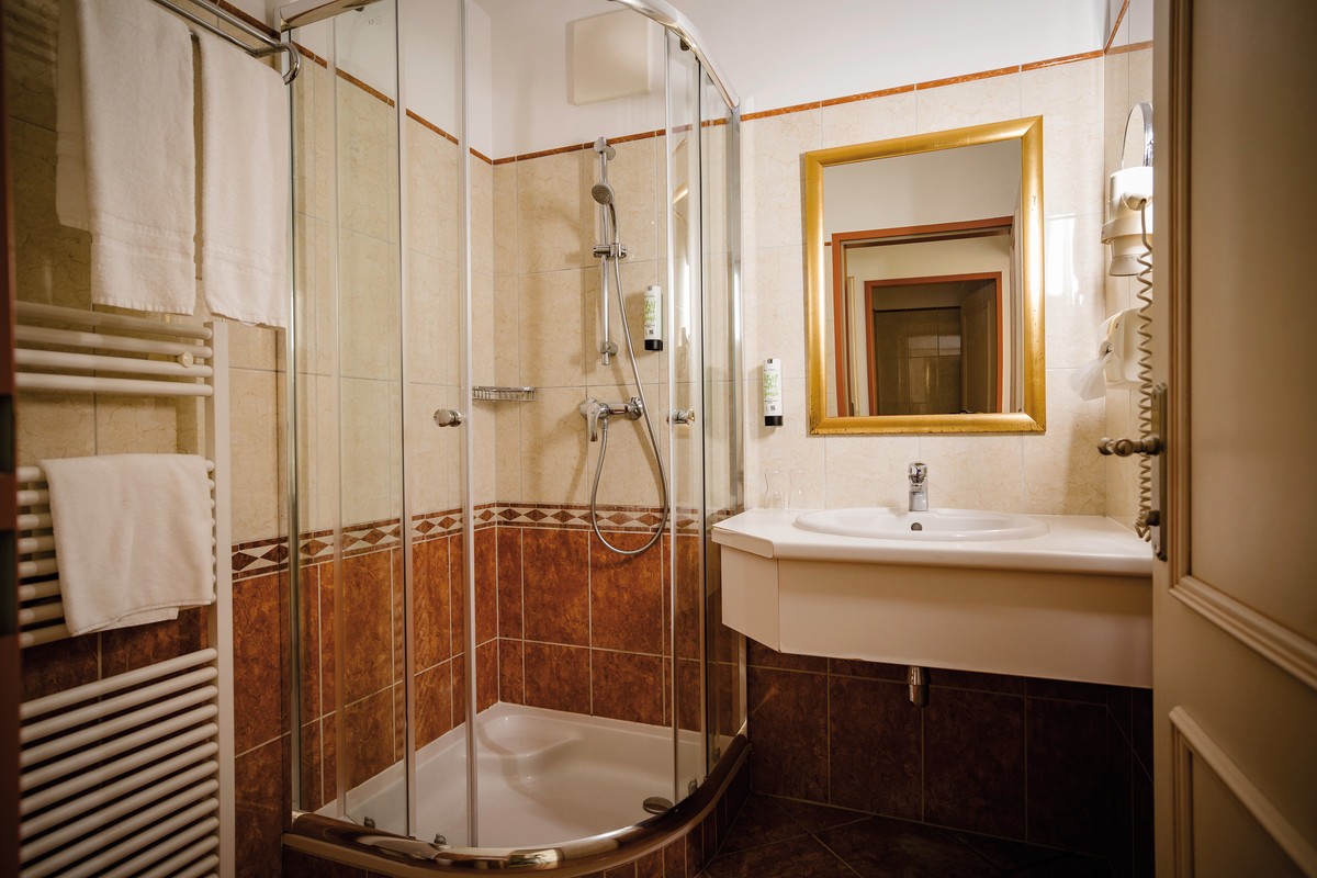 Familienfreundlichkeit trifft Komfort - Thermenhotel Vier Jahreszeiten