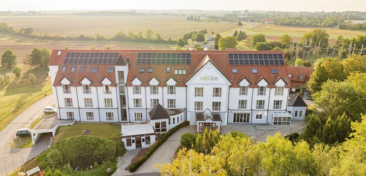 Familienfreundlichkeit trifft Komfort - Thermenhotel Vier Jahreszeiten