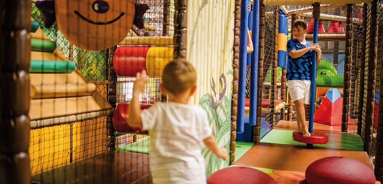 Familienfreundlichkeit trifft Komfort - Thermenhotel Vier Jahreszeiten