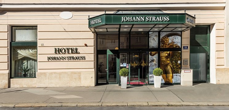 Hotel Johann Strauss & Holiday on Ice