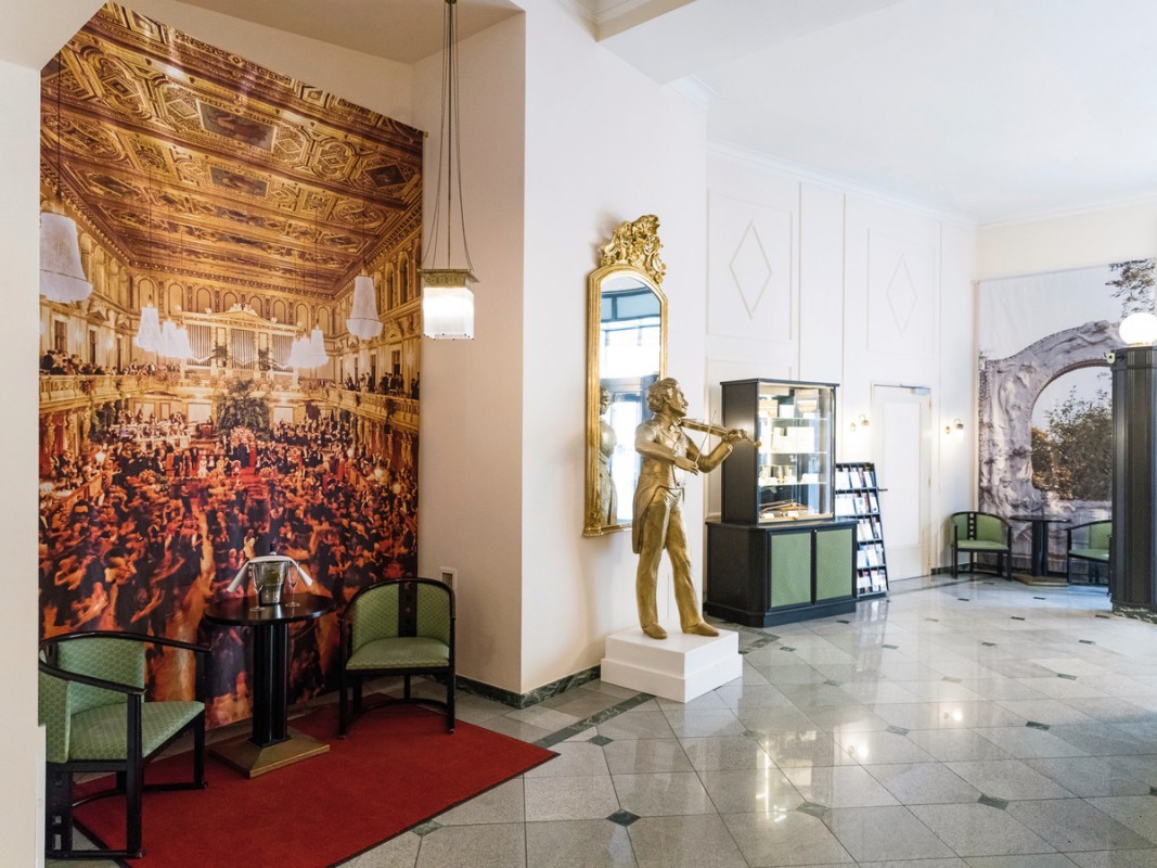 Hotel Johann Strauss & Holiday on Ice