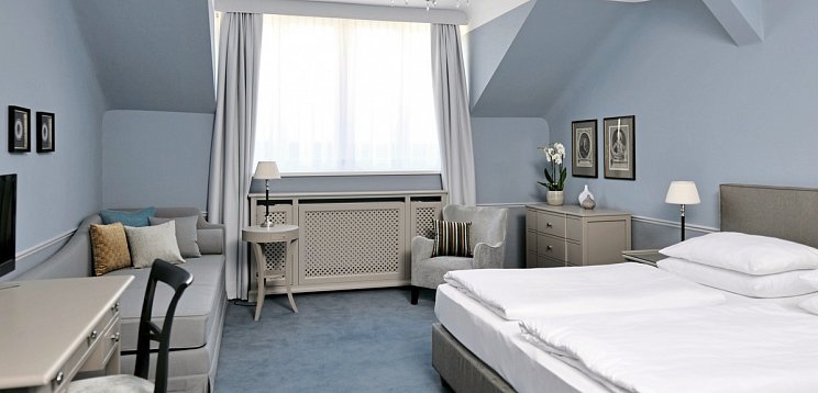 Exklusiv genießen: Private Gourmetwaggon-Fahrt & Aufenthalt im Hotel Kärnterhof