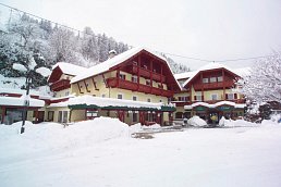 Außenansicht Hotel Winter