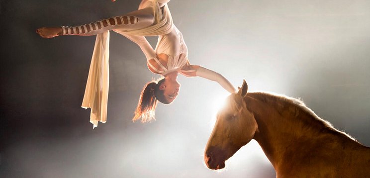 Show CAVALLUNA Die Farben des Lebens München