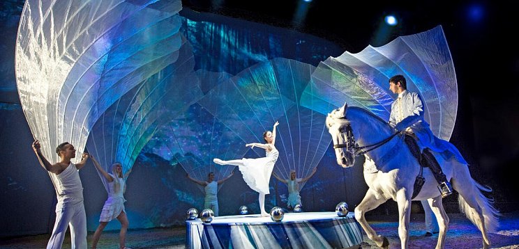 Show CAVALLUNA Die Farben des Lebens Salzburg